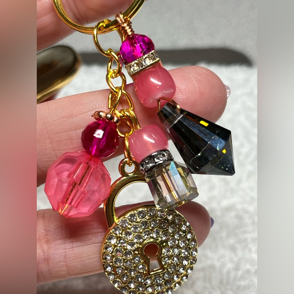 💦🌊beautiful gold and pink with black accents lock keychain purse bling - Picture 3 of 7